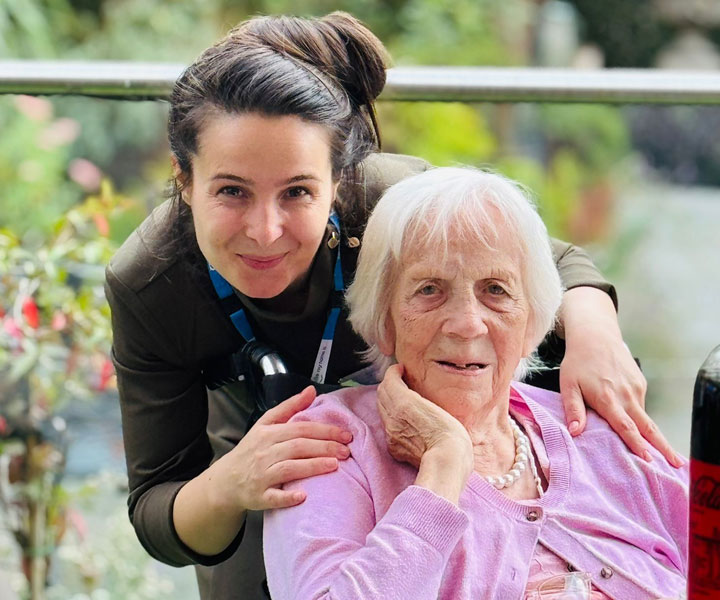 Specialist Dementia Care Support - Buckinghamshire Care Home - Kingfishers Care Home