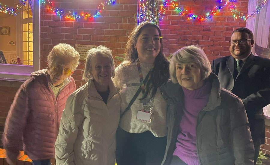 A Christmas Lights Outing For Kingfishers Residents