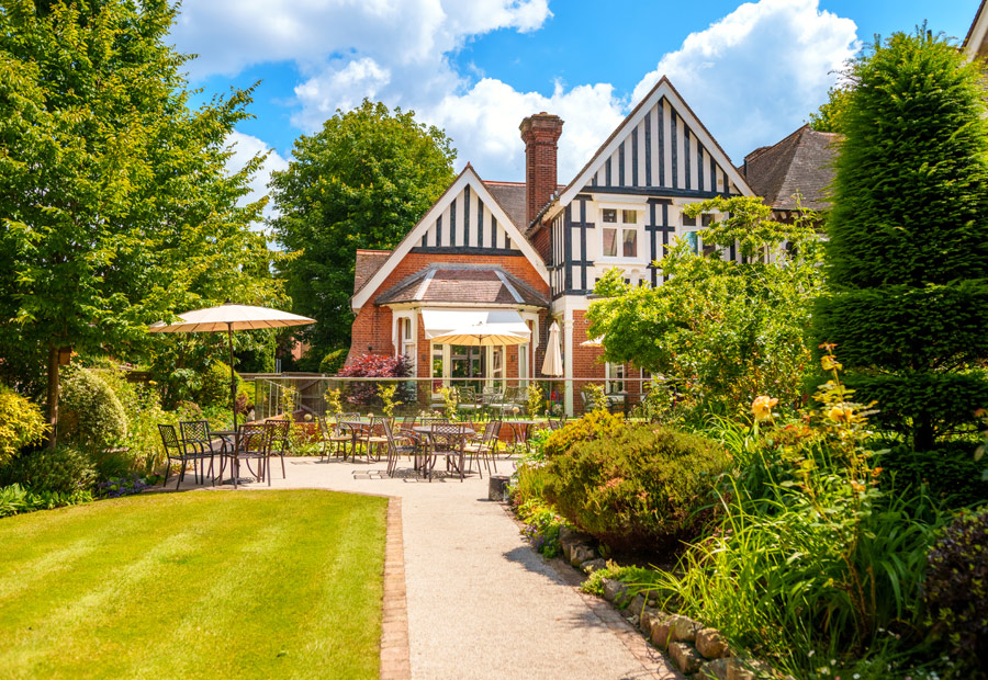 Best Care Home in Buckinghamshire - Garden And Patio