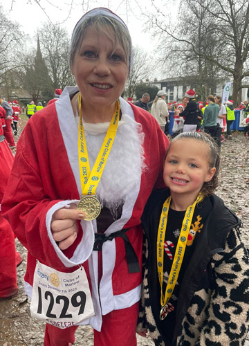 Karen Takes On Marlow’s Santa Fun Run And Makes Kingfishers Proud