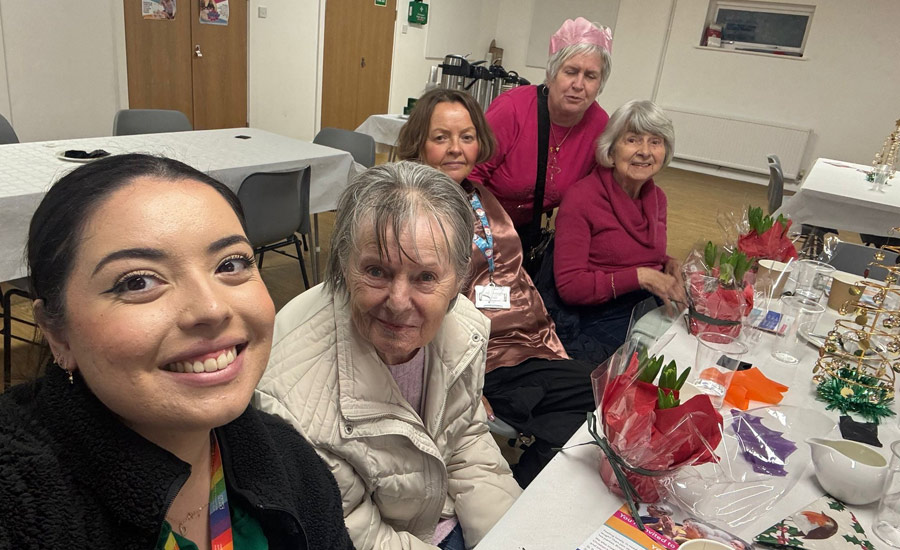 Kingfishers Residents Welcomed By Bourne End Community For Christmas Celebrations