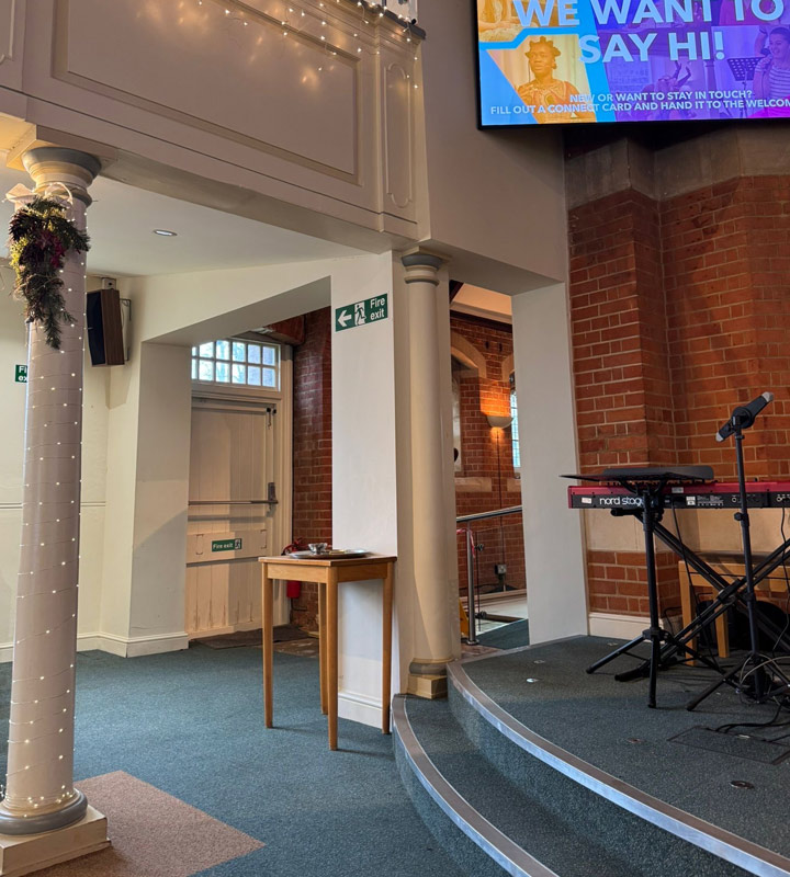 Kingfishers Residents Welcomed By Bourne End Community For Christmas Celebrations