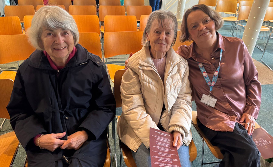 Kingfishers Residents Welcomed By Bourne End Community For Christmas Celebrations